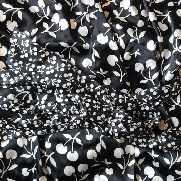 Victoria's Secret sexy cherry satin robe - Picture 4 of 7